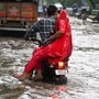 গত কয়েকদিন ধরেই টানা বৃষ্টিতে কার্যত নাজেহাল দক্ষিণবঙ্গ। 