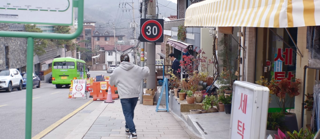 Jeongneung-ro, Seongbuk-gu, Seoul. (Netflix)