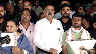 Student leader Ravindra Paswan speaks to the media after a meeting with the State Government delegation over alleged irregularities in competitive examinations, in Ranchi on Friday. (ANI Video Grab) Student leader Ravindra Paswan speaks to the media after a meeting with the State Government delegation over alleged irregularities in competitive examinations, in Ranchi on Friday. (ANI Video Grab)