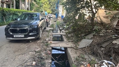 An open drain along the road Sushant Lok-1. (Parveen Kumar/Hindustan Times) An open drain along the road Sushant Lok-1. (Parveen Kumar/Hindustan Times)