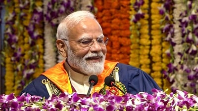 দিল্লি আইআইটির সমাবর্তন অনুষ্ঠানে বক্তব্য রাখতে গিয়ে প্রধানমন্ত্রী ছাত্রজীবন এবং কর্মজীবনের পার্থক্যের কথা তুলে ধরেন। (@BJP4India)