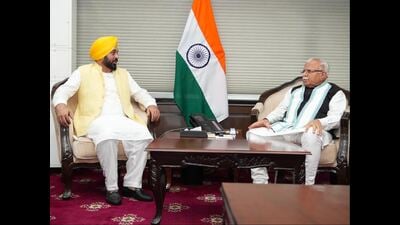 Punjab chief secretary KAP Sinha and principal secretary to CM Dr Ravi Bhagat, among others, were also present on the occasion. (HT PHOTO)