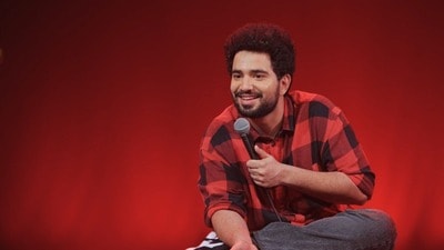 বন্যা কবলিত অসমে ১০ লাখ টাকা অর্থ সাহায্য সময় রায়নার। বন্যা কবলিত অসমে ১০ লাখ টাকা অর্থ সাহায্য সময় রায়নার।