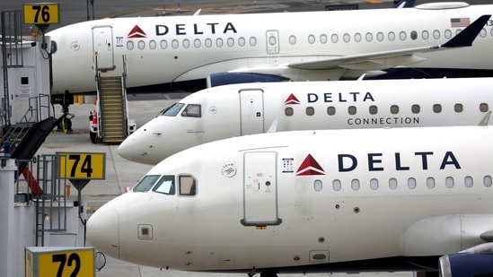A Delta Air Lines flight to Orlando had to go back to Atlanta on Saturday following reports of fumes in the flight deck.