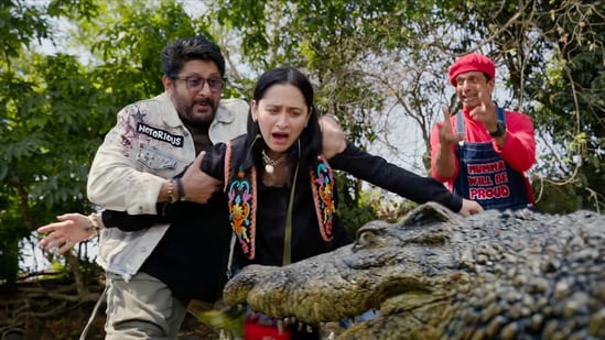 Sanjeeda Sheikh with Arshad Warsi and Jaaved Jaaferi in Dhamaal 4.