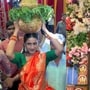 Niharika Bonam: బోనమెత్తిన మెగా డాటర్.. మహాకాళేశ్వర్ ఆలయంలో అమ్మవారికి బంగారం బోనం సమర్పించిన నిహారిక.. వీడియో వైరల్