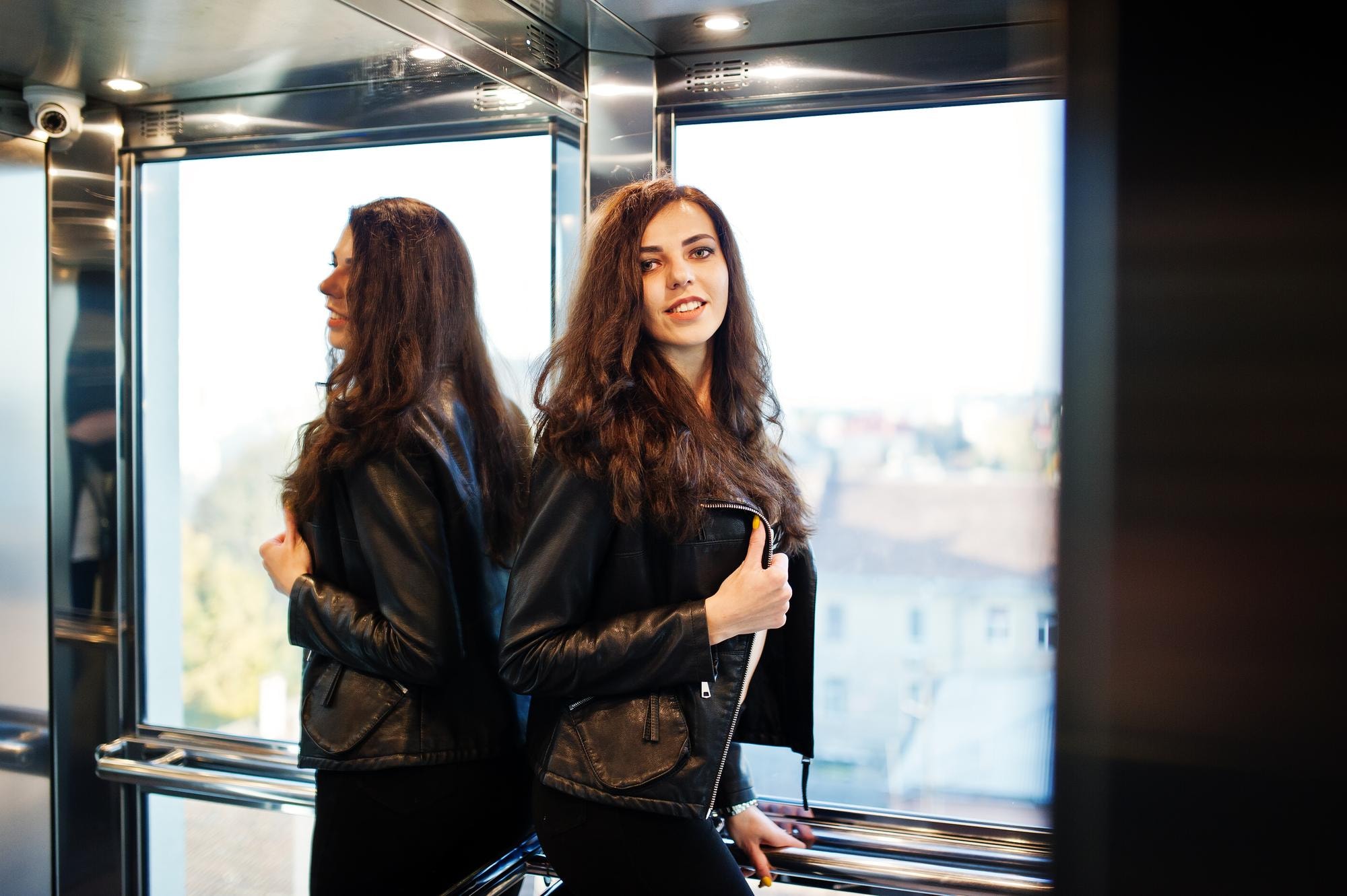 Why do elevators have mirrors? The answer involves psychology, wheelchair access, and a clever hack to make rides feel faster. (Freepik) Why do elevators have mirrors? The answer involves psychology, wheelchair access, and a clever hack to make rides feel faster. (Freepik)