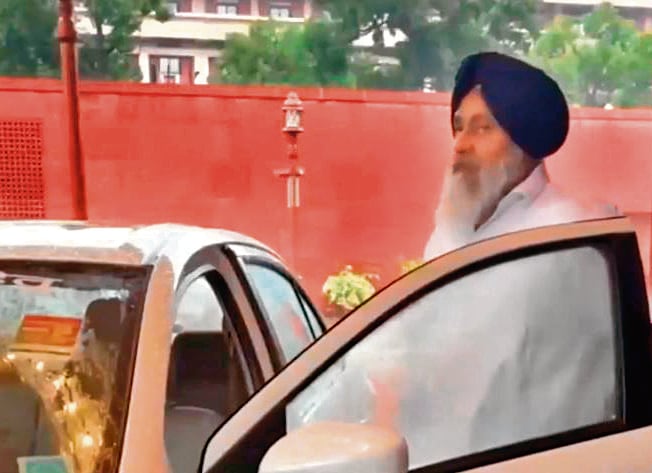SAD president Sukhbir Singh Badal was seen leaving the Prime Minister’s office and boarding a vehicle meant for MPs. (X) SAD president Sukhbir Singh Badal was seen leaving the Prime Minister’s office and boarding a vehicle meant for MPs. (X)