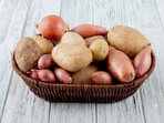We’ve all done it. But storing onions and potatoes together makes both spoil faster. Keep them separate to avoid waste. (Freepik)