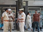 Four armed robbers allegedly held an elderly Delhi couple hostage before fleeing with gold, silver jewellery, image for representation