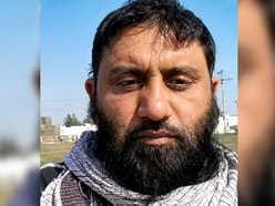 ক্বারি সইদ আবদুল আজিজ সম্প্রতি একটি অপরিচিত রেস্তরাঁয় খাবার খেয়েছিলেন। 