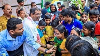 NEET-UG পরীক্ষায় অনিয়ম এবং প্রশ্নপত্র ফাঁসের অভিযোগকে কেন্দ্র করে দেশজুড়ে ছাত্র আন্দোলনের জেরে কেন্দ্রীয় শিক্ষামন্ত্রীর পদ থেকে ইস্তফা দিয়েছিলেন ধর্মেন্দ্র প্রধান। (@dpradhanbjp X) NEET-UG পরীক্ষায় অনিয়ম এবং প্রশ্নপত্র ফাঁসের অভিযোগকে কেন্দ্র করে দেশজুড়ে ছাত্র আন্দোলনের জেরে কেন্দ্রীয় শিক্ষামন্ত্রীর পদ থেকে ইস্তফা দিয়েছিলেন ধর্মেন্দ্র প্রধান। (@dpradhanbjp X)