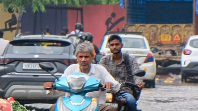স্বাস্থ্যমন্ত্রীর কথায়, এখনও বহু মানুষ মোটরবাইক বা স্কুটার চালানোর সময় হেলমেট পরতে চান না। স্বাস্থ্যমন্ত্রীর কথায়, এখনও বহু মানুষ মোটরবাইক বা স্কুটার চালানোর সময় হেলমেট পরতে চান না।