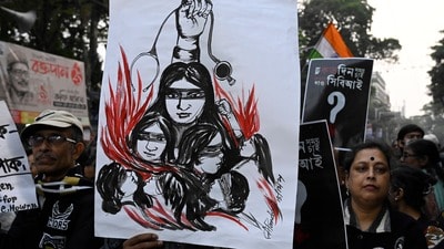 অভয়াকে স্মরণ করে অনুষ্ঠানে নিজের লেখা একটি কবিতাও পাঠ করেন অগ্নিমিত্রা পাল। অভয়াকে স্মরণ করে অনুষ্ঠানে নিজের লেখা একটি কবিতাও পাঠ করেন অগ্নিমিত্রা পাল।