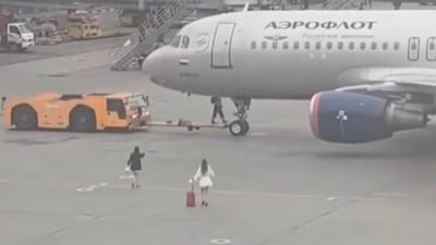 A viral video showed two women dashing across an airport tarmac after reportedly missing their flight in Russia. (X) A viral video showed two women dashing across an airport tarmac after reportedly missing their flight in Russia. (X)