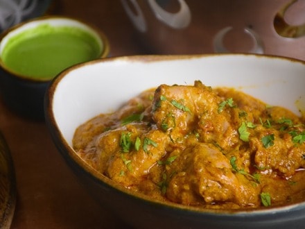 This butter garlic chicken recipe packs 58g of protein and just 472 calories.