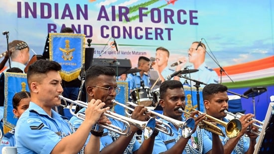Gram it: That's how the Capital's air was filled with patriotic fervour as Indian Airforce band performed at the National War Memorial, on Sunday. This performance was organised to commemorate the 150 years of our National Song, Vande Mataram!   