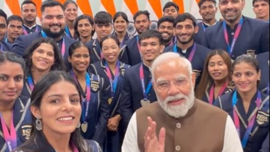 ‘Always cheer for Bharat’: PM Modi meets Glasgow CWG medallists, shares video