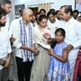 <p> కేసీఆర్‌తో పాటు పలువురు పార్టీ ముఖ్య నేతలు, స్థానిక ప్రజాప్రతినిధులు కూడా ఈ పరామర్శ కార్యక్రమంలో పాల్గొన్నారు.</p>