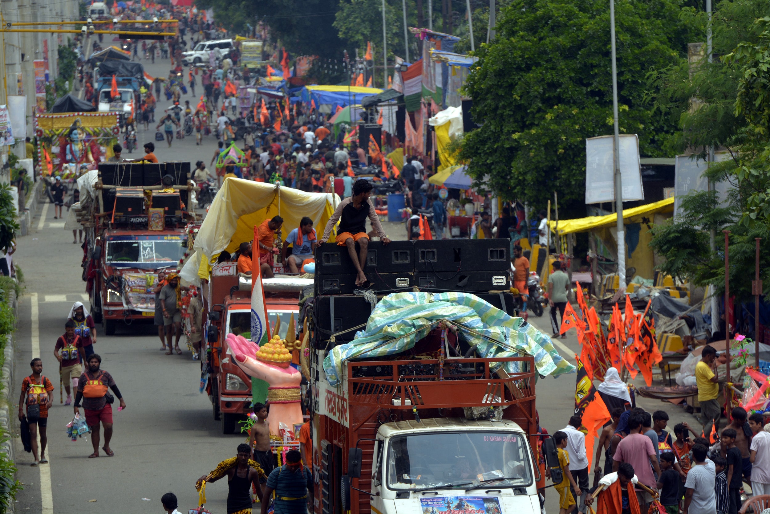 Kanwariyas, on the move from Haridwar, in Ghaziabad. (Sakib Ali/HT Phot)