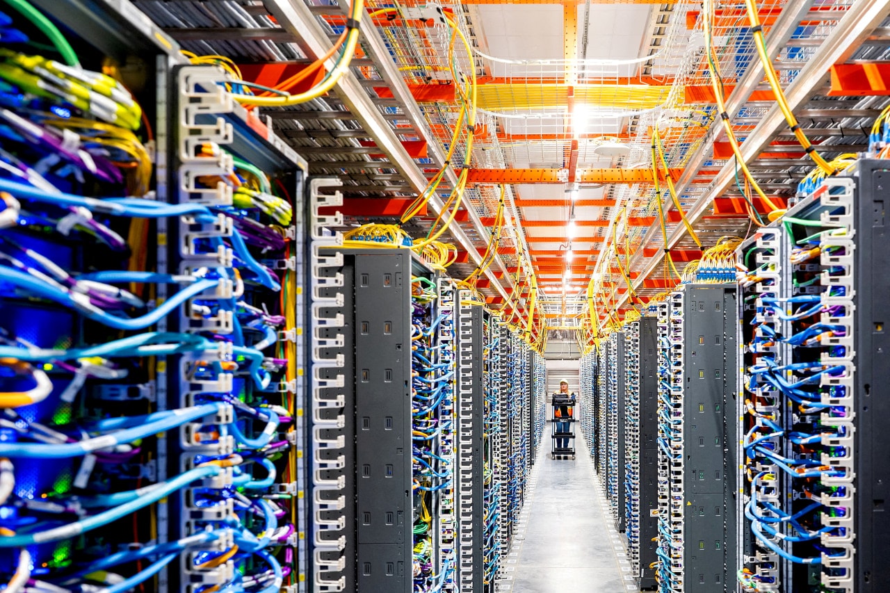 Accelerating sales in Amazon’s cloud-computing business boosted the stock 15% in one session. Accelerating sales in Amazon’s cloud-computing business boosted the stock 15% in one session.