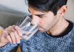 ORS helps regain lost water and electrolytes when a person is suffering from conditions like vomiting and diarrhoea. (Magnific)