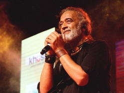 Singer: చావు కోసం నేను రెడీ.. నేను ఎక్కడ చనిపోతే అక్కడే పాతి పెట్టండి.. లైవ్ కాన్సర్ట్‌లో స్టార్ సింగర్ కంటతడి