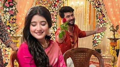 ‘দিল নে ধোঁকা দিয়া…’, রাত ১২টায় অভিষেককে জন্মদিনের আদুরে শুভেচ্ছা আরাত্রিকার! ‘দিল নে ধোঁকা দিয়া…’, রাত ১২টায় অভিষেককে জন্মদিনের আদুরে শুভেচ্ছা আরাত্রিকার!