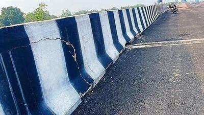 A cracked crash barrier on the elevated portion of the Lucknow-Kanpur Expressway. (SOURCED)
