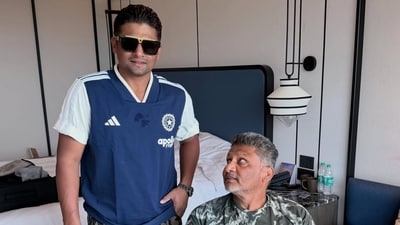 Sarfaraz Khan with his father. (X images) Sarfaraz Khan with his father. (X images)