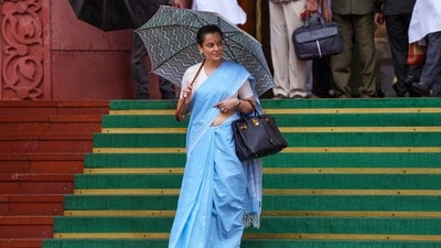 কঙ্গনা রানাওয়াতের ঘড়ি, ব্যাগের দাম শুনলে ঘুরে যাবে মাথা। (PTI)