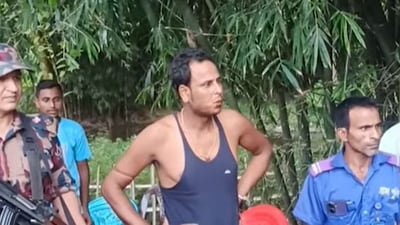 ৪৮ ঘণ্টা পেরিয়ে গেলেও এখনও দেশে ফিরতে পারেননি জলপাইগুড়ির সীমান্তবর্তী এলাকার অপহৃত চা চাষি দীপঙ্কর গোপ। ৪৮ ঘণ্টা পেরিয়ে গেলেও এখনও দেশে ফিরতে পারেননি জলপাইগুড়ির সীমান্তবর্তী এলাকার অপহৃত চা চাষি দীপঙ্কর গোপ।
