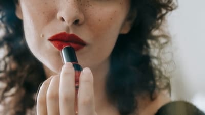 I choose formulas for lipsticks rather than brands (Pexels) I choose formulas for lipsticks rather than brands (Pexels)