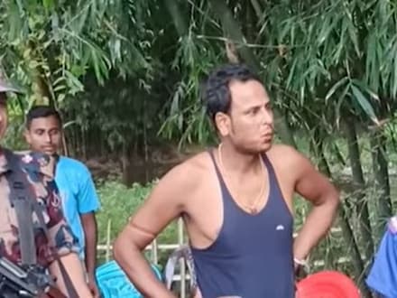 ৪৮ ঘণ্টা পেরিয়ে গেলেও এখনও দেশে ফিরতে পারেননি জলপাইগুড়ির সীমান্তবর্তী এলাকার অপহৃত চা চাষি দীপঙ্কর গোপ। 