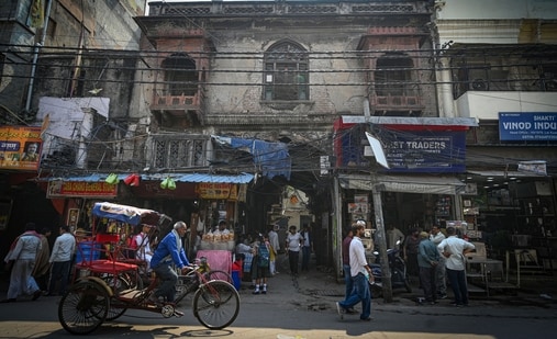 The tomb is a Grade 1 heritage building. The structure was built by Zamrud Khan, an Afghan noble in the region of Sikandar Lodhi in the late 15th century. (Sanchit Khanna/HT photo.)