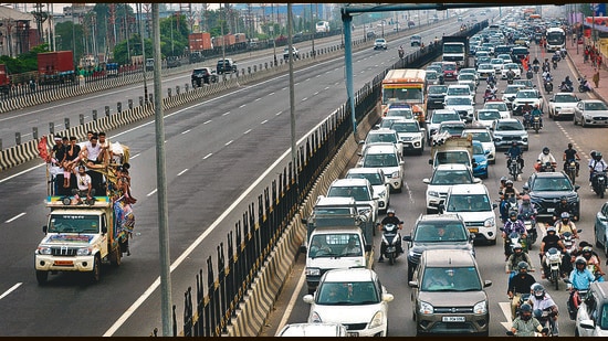 Some of traffic was routed through National Highway-9 (NH-9), resulting in a three-hour long congestion in the morning as the weekday rush began. (Sakib Ali/HT Photo)