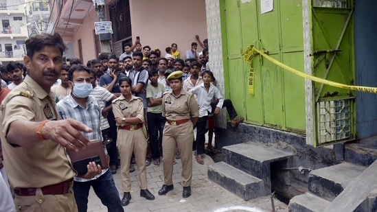 The police foiled the attempt by the woman's family members who poured diesel on themselves and tried to set themselves ablaze.(HT file)