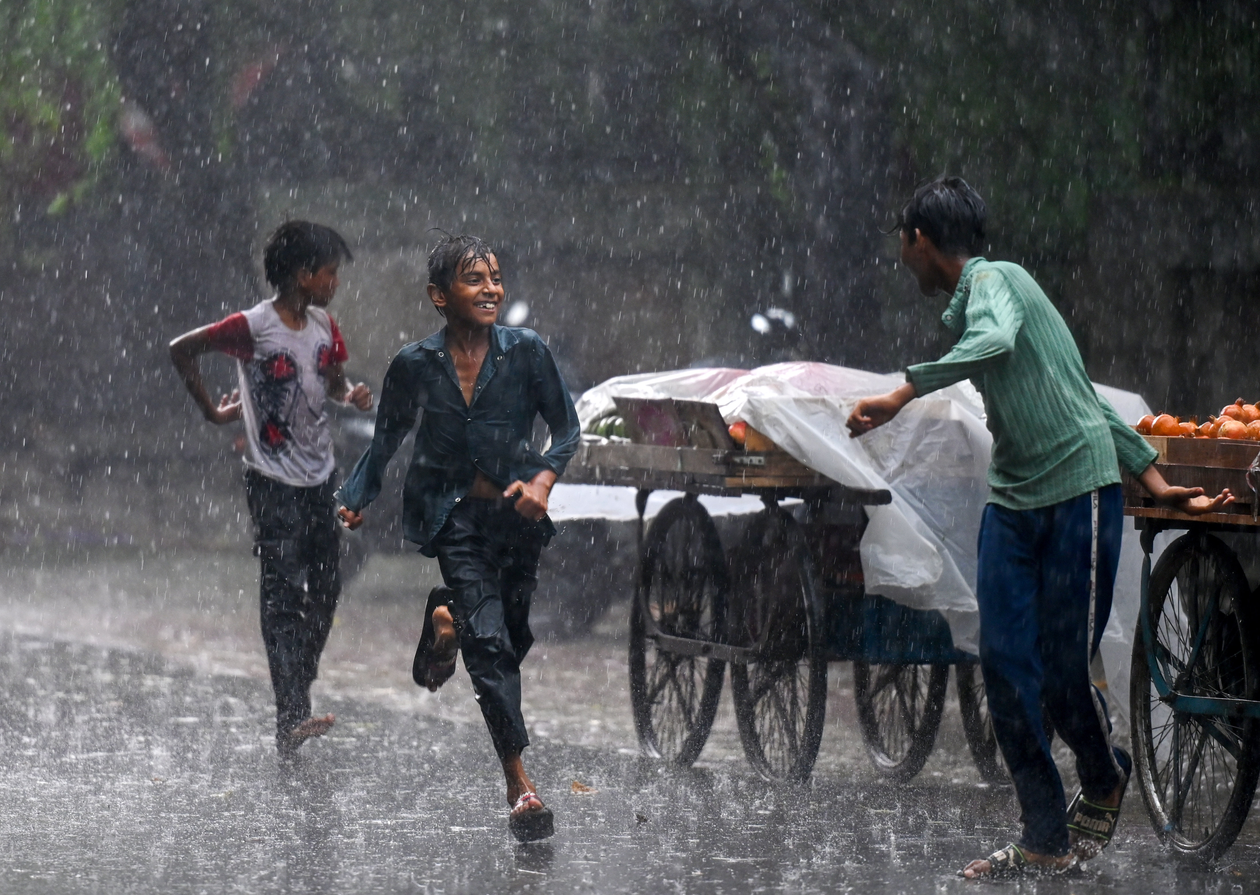 Noida, India-August 10, 2026:Commuters were seen moving about during the rain in the afternoon, in Noida, India, on Monday, August 10, 2026. (Photo by Sunil Ghosh / Hindustan Times) Noida, India-August 10, 2026:Commuters were seen moving about during the rain in the afternoon, in Noida, India, on Monday, August 10, 2026. (Photo by Sunil Ghosh / Hindustan Times)