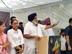 Shiromani Akali Dal (SAD) president Sukhbir Badal addressing students at a protest against the Punjab government organised by SOI in Bathinda on Monday. (Sanjeev Kumar/HT)