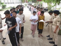 విదేశాల్లో MBBS: NEET లేకపోతే అడ్మిషన్ రాదా? అసలు నిజాలేంటి?