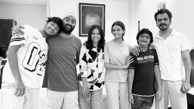 কাঁধ ছাড়িয়েছে ছেলে, অরিজিৎ-এর পরিচালনায় জুটি বাঁধছেন গায়ক পুত্র ও নওয়াজ কন্যা! কোন ছবি? কাঁধ ছাড়িয়েছে ছেলে, অরিজিৎ-এর পরিচালনায় জুটি বাঁধছেন গায়ক পুত্র ও নওয়াজ কন্যা! কোন ছবি?