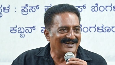 ఓటర్ లిస్ట్ నుంచి ప్రకాష్ రాజ్ పేరు తొలగింపు: ‘గేమ్ ఆన్’ అంటూ సవాల్ (Savitha) ఓటర్ లిస్ట్ నుంచి ప్రకాష్ రాజ్ పేరు తొలగింపు: ‘గేమ్ ఆన్’ అంటూ సవాల్ (Savitha)