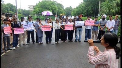 Members of PSU Lalkaar, along with other students, protest against the fee hike at the main gate of the Panjab University V-C’s office on Tuesday. (HT Photo)