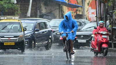 Vehicles move through heavy monsoon rain on a busy roadway , in Mumbai, India, on Wednesday, Aug 05, 2026. (HT Photo/File)