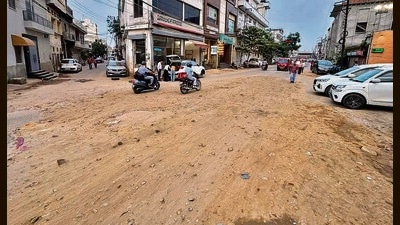 The municipal corporation fears further soil settlement at the road, that collapsed in June, amid heavy rain. (HT photo) The municipal corporation fears further soil settlement at the road, that collapsed in June, amid heavy rain. (HT photo)