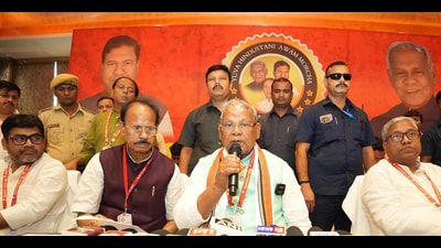 Union minister Jitan Ram Manjhi at an event in Patna. (HT FILE) Union minister Jitan Ram Manjhi at an event in Patna. (HT FILE)