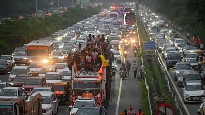 Vehicles move bumper-to-bumper on the Delhi-Gurugram Expressway amid the Dak Kanwar Yatra ahead of Shivratri. (HT Photo/Parveen Kumar)