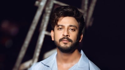 কাকে দেখে প্রথম অভিনেতা হওয়ার ইচ্ছা জাগে বনির?