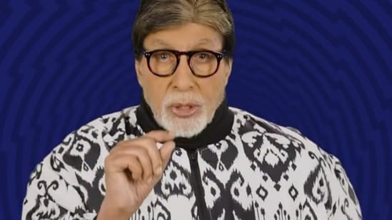 Amitabh Bachchan made an error in numbering his Tweets and sparked hilarious reactions.