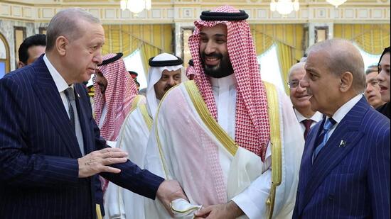 Turkish President Tayyip Erdogan, Saudi Crown Prince Mohammed bin Salman and Pakistan's Prime Minister Shehbaz Sharif chat after signing a joint defence agreement in Saudi Arabia, August 7 (via REUTERS)